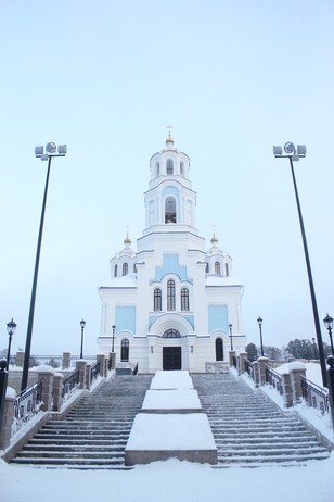 Величественная церковь Заречного